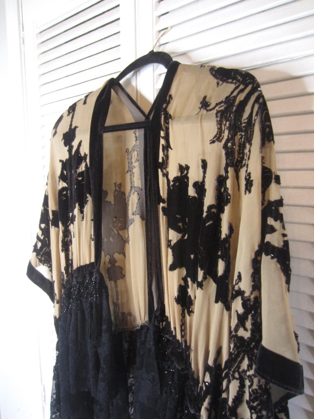 Vintage Rose Velvet lace beaded tan and black kimono - one size - Picture 2 of 6